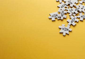 https://www.harvard-deusto.com/sites/default/files/styles/article_normal/public/2020-06/por-que-externalizar-atencion-cliente.jpg?itok=8i7PM3Du&x=1790225235