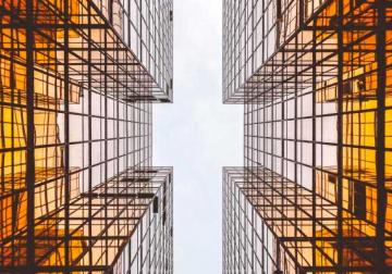 https://www.harvard-deusto.com/sites/default/files/styles/article_normal/public/2021-06/economia-recursos-humanos.jpg?itok=-zJEPbQA&x=1786415836