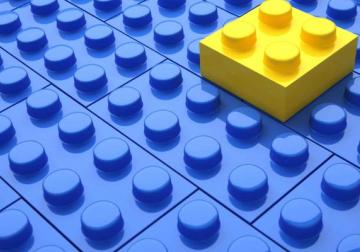 https://www.harvard-deusto.com/sites/default/files/styles/article_normal/public/2022-01/luces-sombras-lego.jpg?itok=RvcqaAFc&x=1755763695