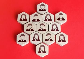 https://www.harvard-deusto.com/sites/default/files/styles/article_normal/public/2022-09/foto7-empresas-familiares.jpg?itok=eC-zN0pE&x=1790106056