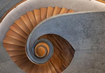 https://www.harvard-deusto.com/sites/default/files/styles/article_normal/public/2022-10/foto-vertigo.jpg?itok=vPjYs2AG&x=1779084774