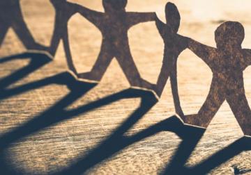 https://www.harvard-deusto.com/sites/default/files/styles/article_normal/public/2023-03/economia-colaborativa-entrevista.jpg?itok=D2rZ6GhA&x=1790254057