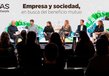 https://www.harvard-deusto.com/sites/default/files/styles/article_normal/public/2024-03/foto-2-conversaciones-empresa-y-sociedad_0.jpg?itok=i7R7Vk59&x=1753497042