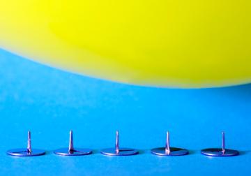 De qué forma afecta la presión institucional a la innovación de las empresas