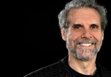 https://www.harvard-deusto.com/sites/default/files/styles/article_normal/public/daniel-goleman-entrevista.jpg?itok=l_Mdqr55&x=1785727533