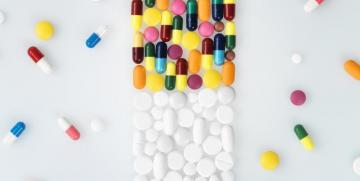 Estrategias abiertas emergentes para acelerar la innovación: Lecciones de la industria farmacéutica